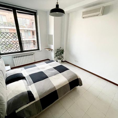 Mecenate Metropolitan Flat Apartment Milan Bagian luar foto